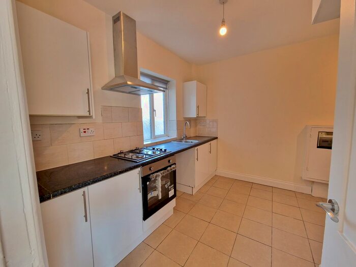 3 Bedroom Semi-Detached House To Rent In Fordmill Road, London, SE6