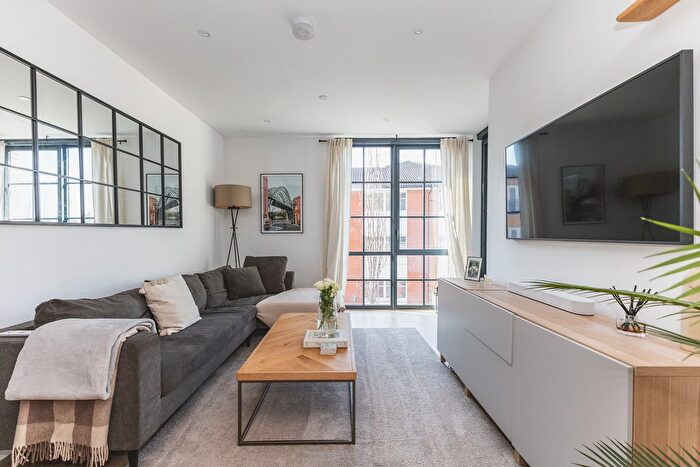 1 Bedroom Flat To Rent In Flat Hatch Building, Berkshire Road, London, E9