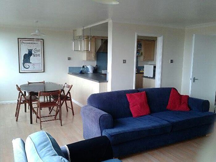 3 Bedroom Flat To Rent In High Kingsdown, Bristol, BS2