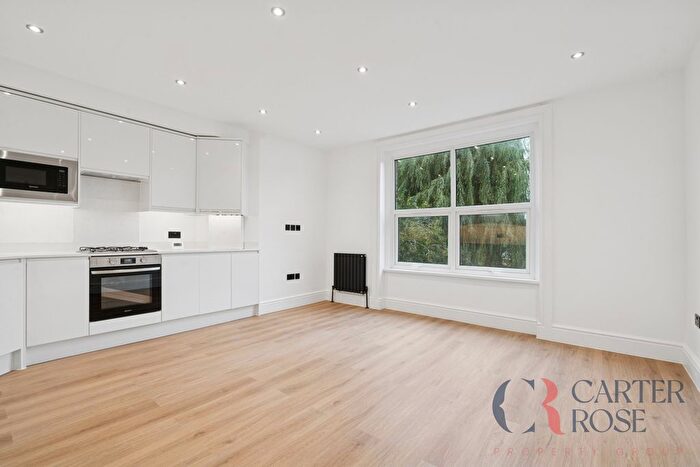 3 Bedroom Flat To Rent In Tooting Bec Gardens, London, SW16