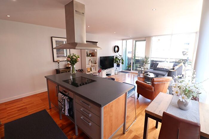 2 Bedroom Flat For Sale In Canal Square, Birmingham, B16