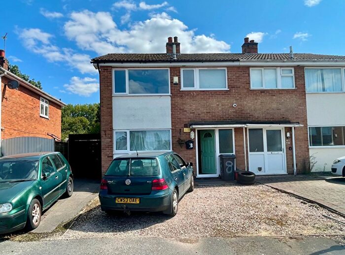 3 Bedroom Semi-detached House For Sale In Strathmore Close, Coalville, LE67