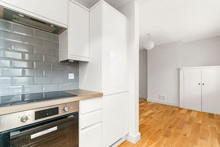2 Bedroom Flat To Rent In Collingwood Road, Sutton, SM1