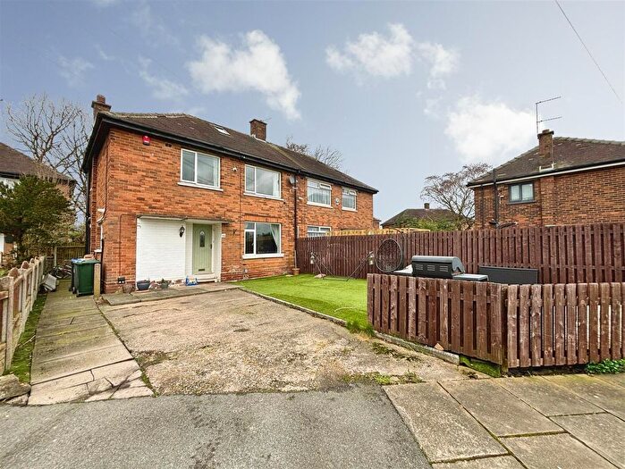 3 Bedroom Semi Detached House For Sale In Lingdale Road, Woodside, Bradford, BD6