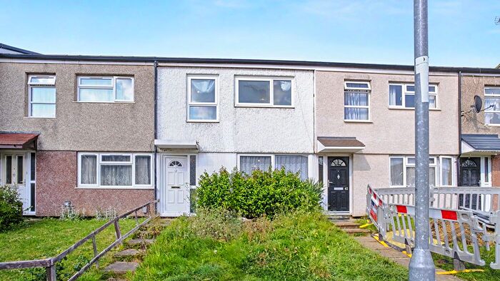 3 Bedroom Terraced House For Sale In Helmsdale Close, Reading, RG30