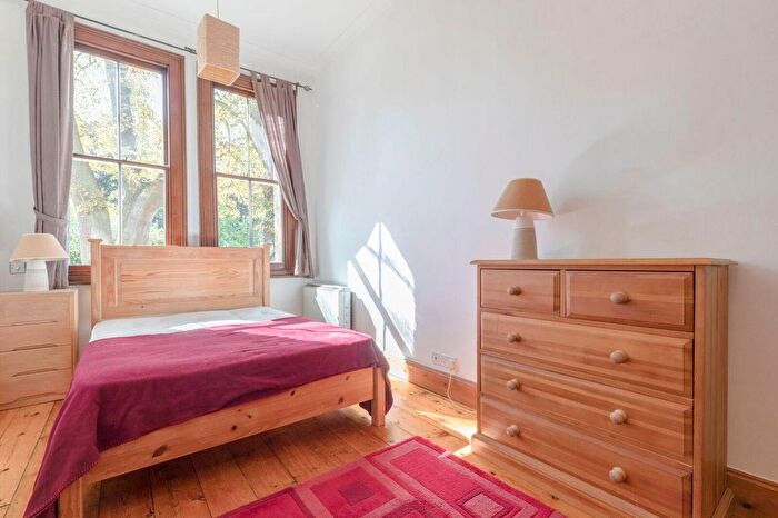 2 Bedroom Flat For Sale In Camperdown House, Alma Road, Windsor, SL4