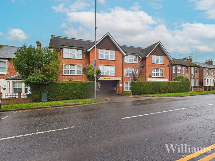 2 Bedroom Flat For Sale In Bierton Road, Aylesbury, HP20