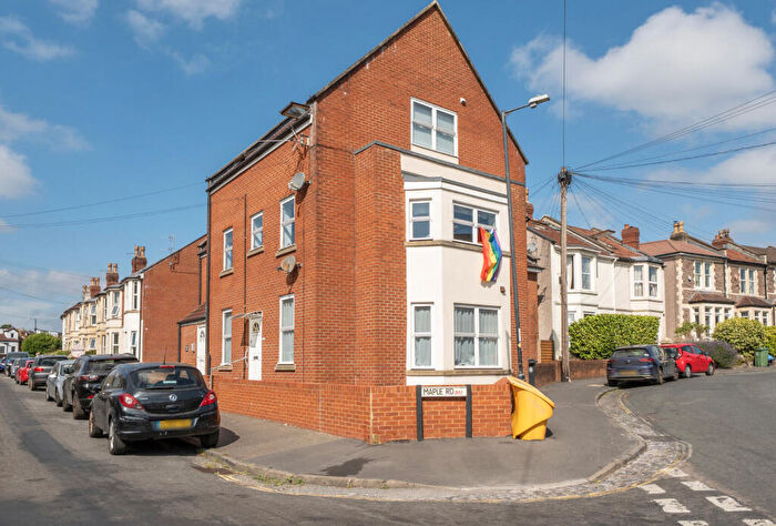 2 Bedroom Apartment For Sale In Maple Road, Bristol, Somerset, BS7