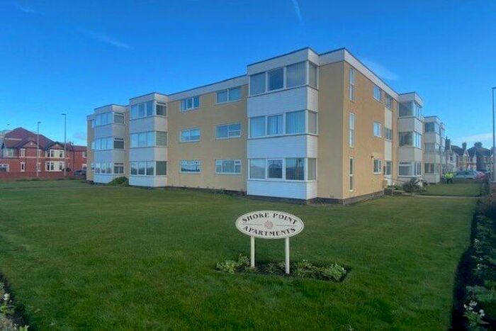 2 Bedroom Flat To Rent In Queens Promenade, Thornton-Cleveleys FY5