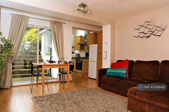 2 Bedroom Flat To Rent In Islington, London, N19
