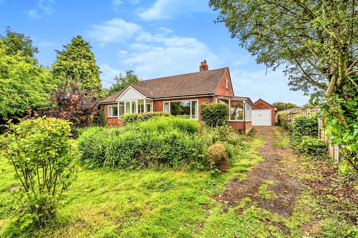 3 Bedroom Detached Bungalow For Sale In Winsor Lane, Winsor, Southampton, SO40