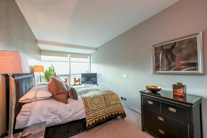 1 Bedroom Flat To Rent In Grosvenor Road, Pimlico, London, SW1V