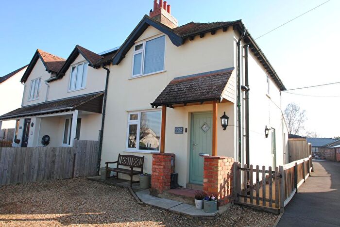 3 Bedroom Semi-Detached House For Sale In Willow Bank Road, Alderton, Tewkesbury, GL20
