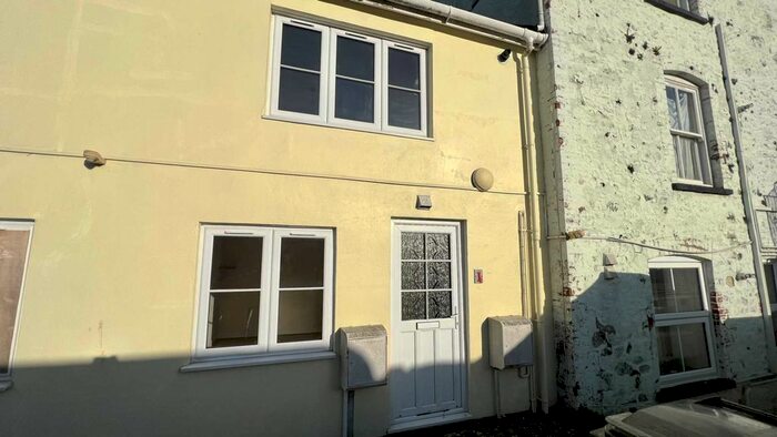 1 Bedroom Property To Rent In Holyrood Mews, Holyrood Street, TA20