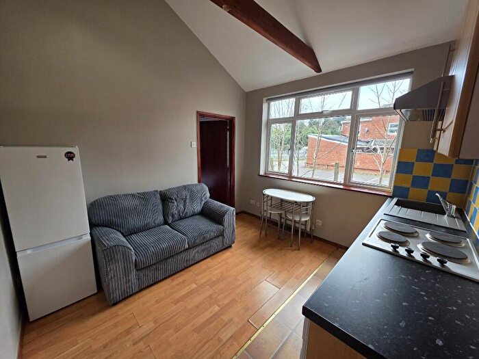 1 Bedroom Flat To Rent In Hazelbury Crescent, Luton, Bedfordshire, LU1