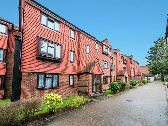 2 Bedroom Apartment To Rent In Holmwood Gardens, Wallington, Surrey, SM6