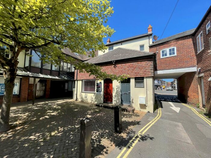 2 Bedroom Maisonette To Rent In Ringwood, BH24