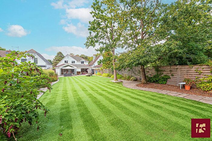5 Bedroom Detached House For Sale In Ellis Road, Crowthorne, Berkshire, RG45