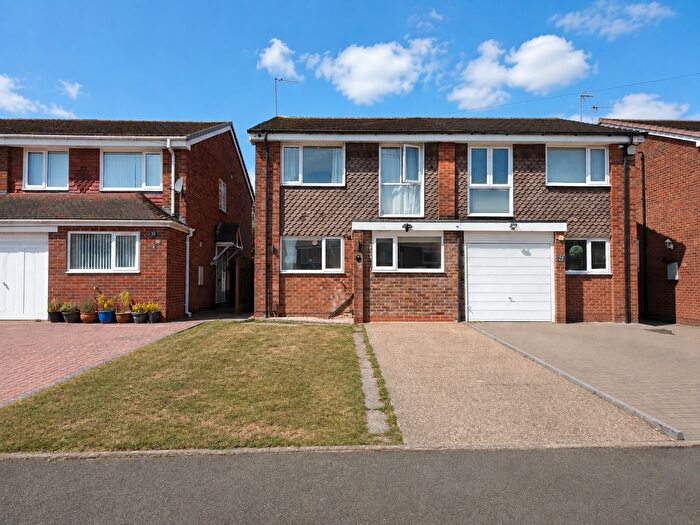 3 Bedroom Semi-Detached House For Sale In Westcroft Way, Birmingham, B14