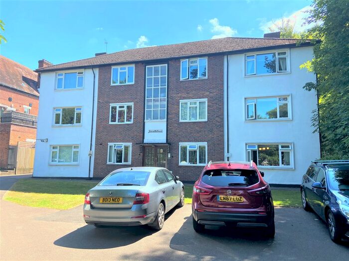 2 Bedroom Flat To Rent In Southend Road, Beckenham, Kent, BR3