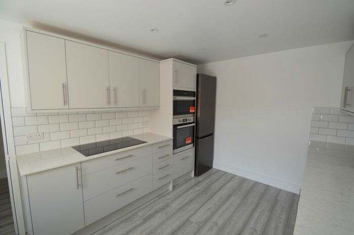 3 Bedroom Maisonette To Rent In Chiswick High Road, Chiswick, W4
