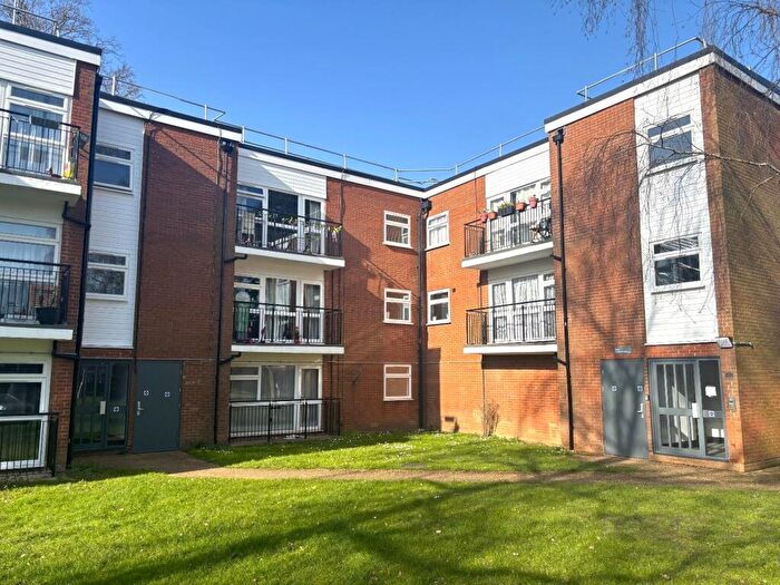 2 Bedroom Apartment For Sale In Cranbourne Court, Ingleside Drive, Stevenage, SG1