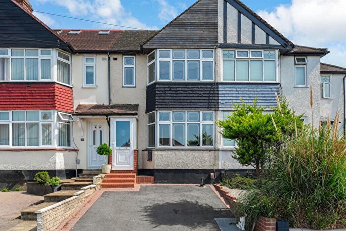 2 Bedroom House For Sale In Russell Road, Chingford, E4