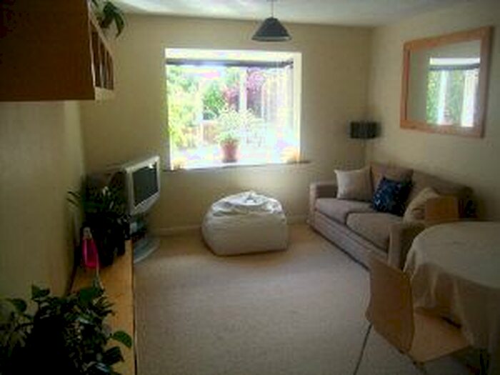 1 Bedroom Flat To Rent In Mowat Court - The Avenue, Worcester Park, KT4