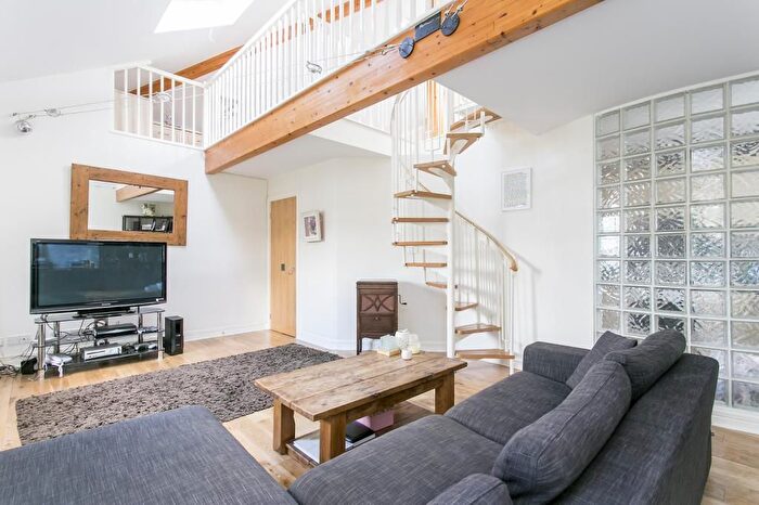 2 Bedroom Flat To Rent In Equity Square, Shacklewell Street, E2