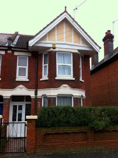 7 Bedroom Semi-Detached House To Rent In Richmond Gardens, SO17