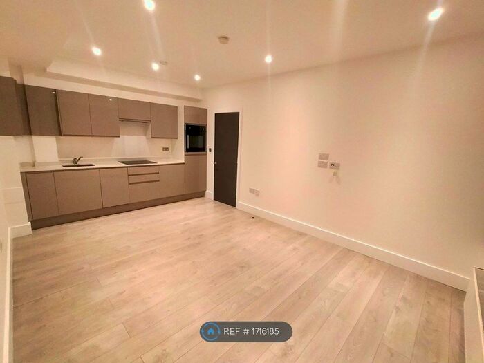 1 Bedroom Flat To Rent In Arliss Court, Watford, WD17