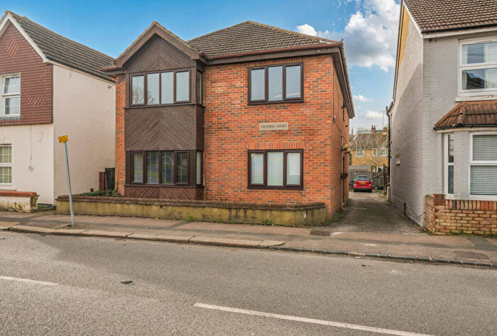 1 Bedroom Apartment For Sale In Victoria Road, Redhill, Surrey, RH1