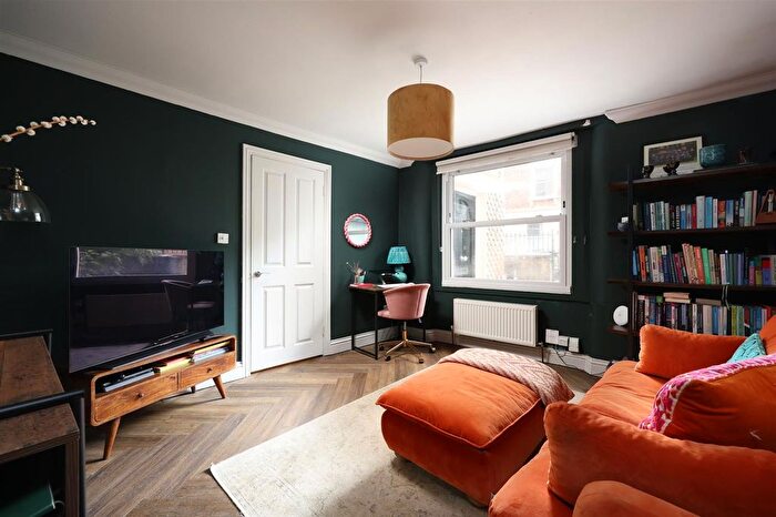2 Bedroom Flat For Sale In Richmond Road, Montpelier, BS6
