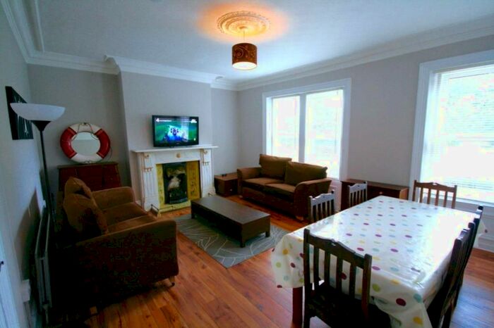 4 Bedroom Maisonette To Rent In Osborne Avenue, Jesmond, Newcastle Upon Tyne NE2