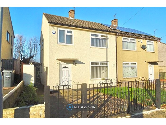 3 Bedroom Semi-Detached House To Rent In Landscove Avenue, Bradford, BD4