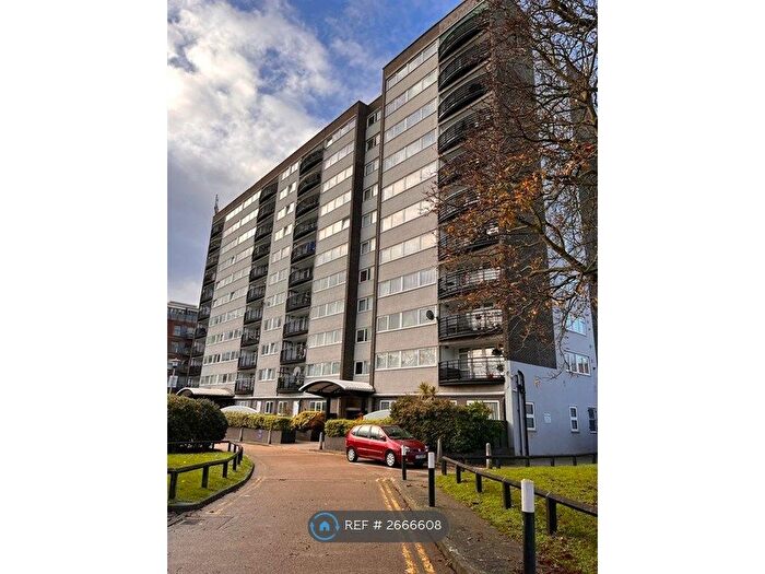 2 Bedroom Flat To Rent In Greenwich Heights, London, SE18