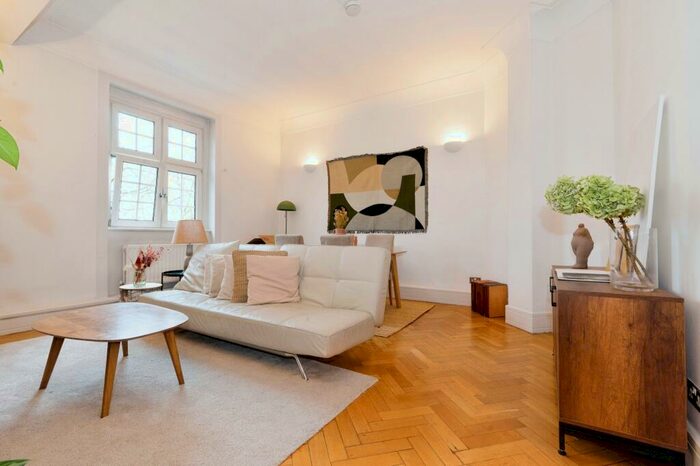2 Bedroom Flat To Rent In Rosebery Avenue, Clerkenwell, EC1R