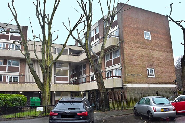 3 Bedroom Maisonette To Rent In Warwick Crescent, Southsea, Hampshire, PO5