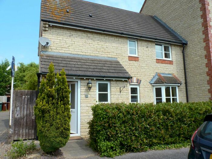 3 Bedroom Semi-Detached House To Rent In Sanderling Close, Bicester, OX26