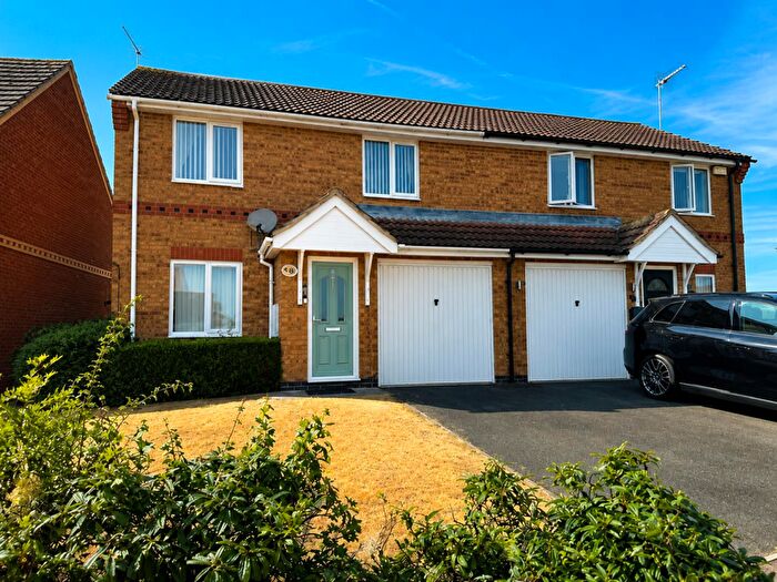 3 Bedroom Semi-Detached House For Sale In Applegarth Close, Corby, NN18