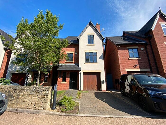 4 Bedroom Detached House To Rent In Waters Way, Worsley, M28