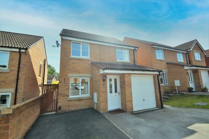 3 Bedroom Detached House To Rent In Greenlea Close, Yeadon, Leeds, LS19