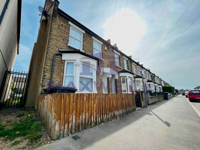 3 Bedroom Terraced House To Rent In Kenneth Road, Romford, RM6