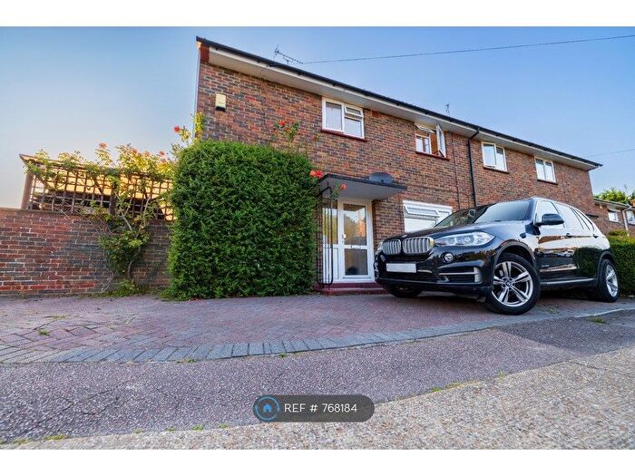 3 Bedroom Semi-Detached House To Rent In Railey Road, Crawley, RH10