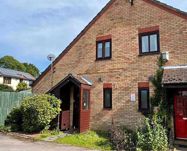 1 Bedroom Link Detached House To Rent In Merlin Close, Penarth, CF64