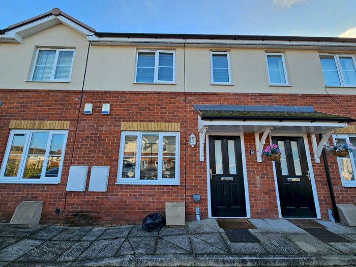 2 Bedroom Terraced House To Rent In Trinity Close, Luton, LU3