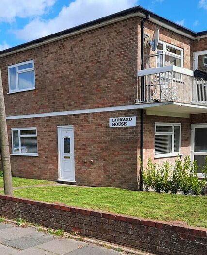 2 Bedroom Flat To Rent In Queens Avenue, Canterbury, CT2