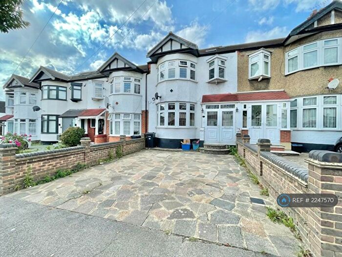 4 Bedroom Terraced House To Rent In Edwina Gardens, Ilford, IG4