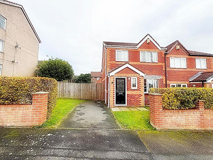 3 Bedroom Semi Detached House For Sale In Dovecrest Court, Howdon, NE28