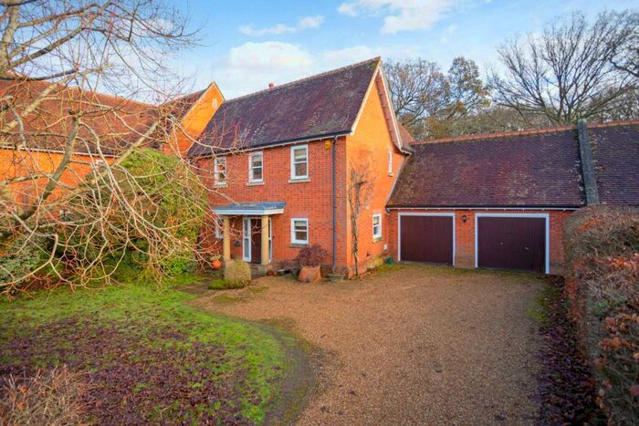 3 Bedroom Detached House For Sale In Hazel Grove, Henley On Thames, RG9